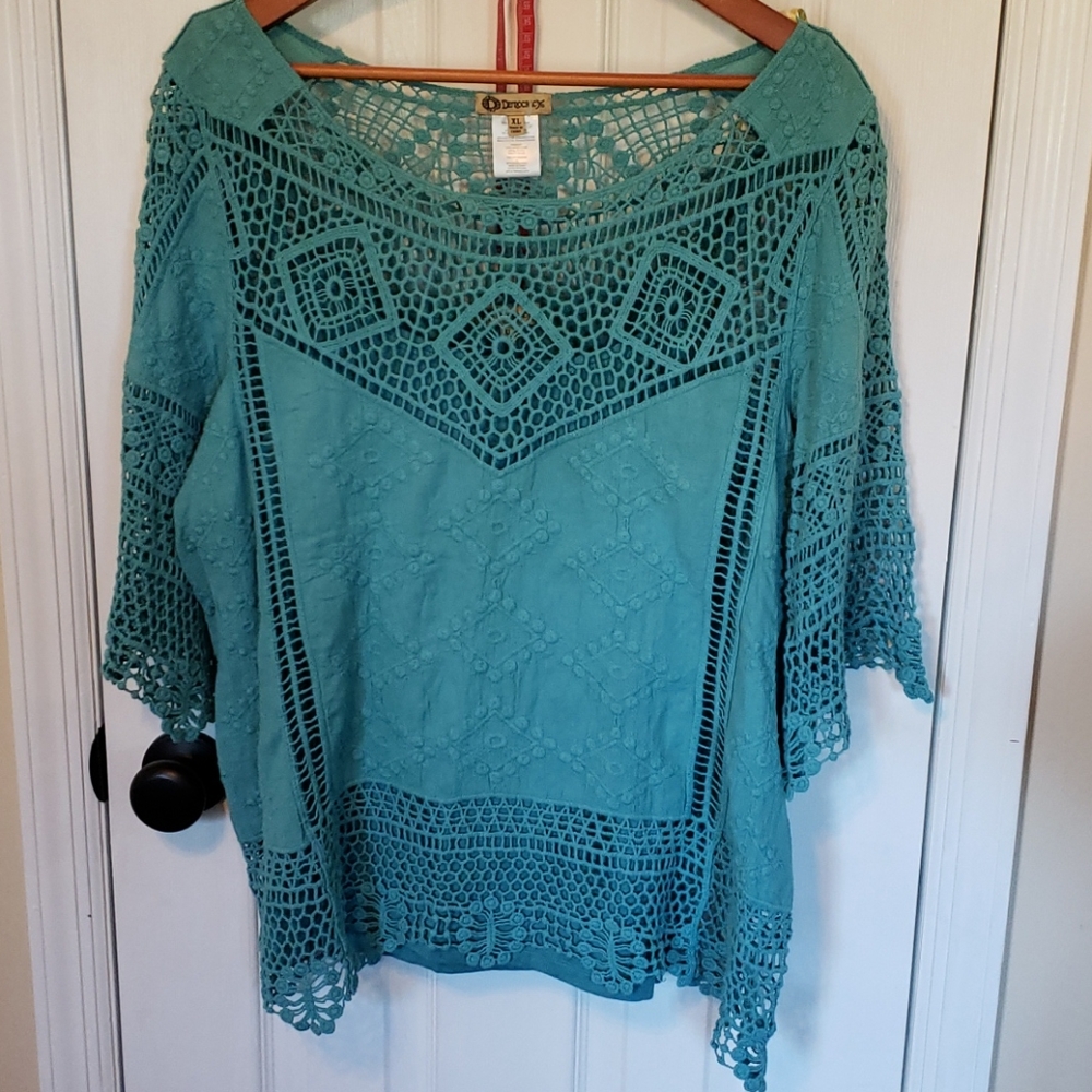 Democracy woven top